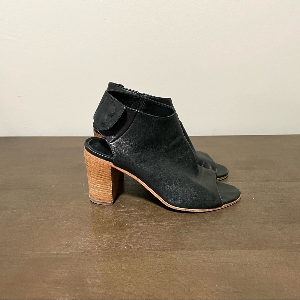 Brown’s Couture Leather Sandal - Black